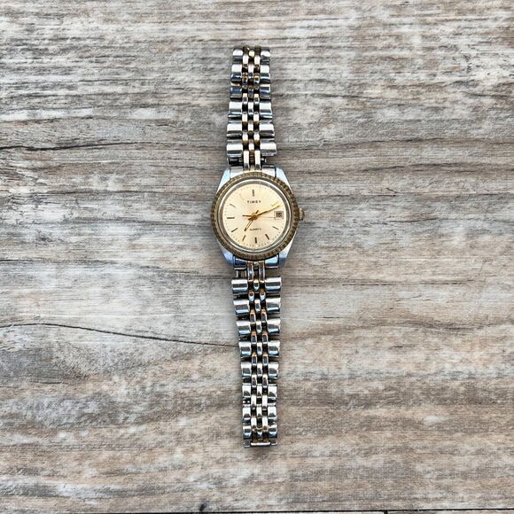 Vintage Timex Quartz Two Tone Date Watch Gold Silver Bracelet Classic Circle - Picture 6 of 6